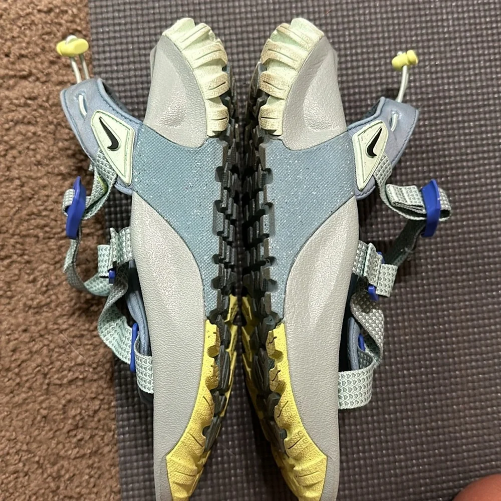 Nike - Picture 4 of 4